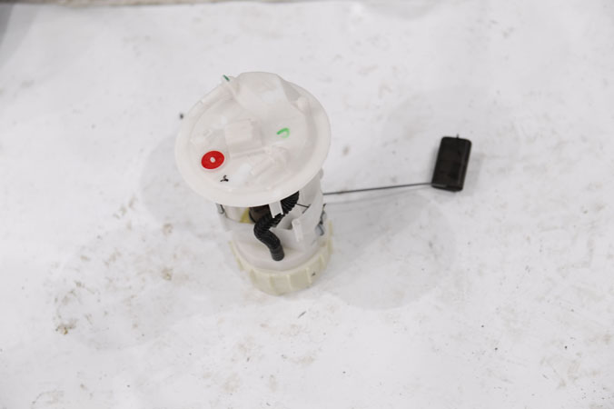 R 25 ÇIKMA YEDEK PARÇA MEGAN2 BENZİN PONPASI